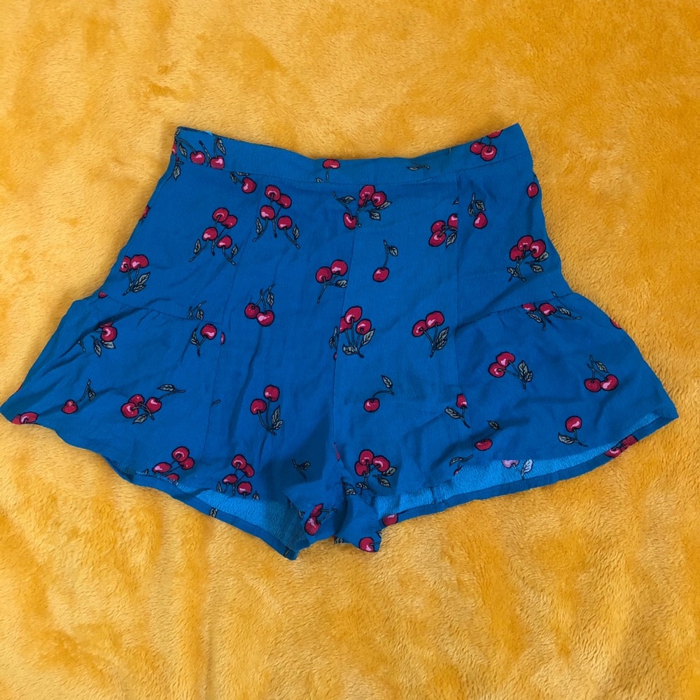 flowy high waisted cherry shorts 🍒